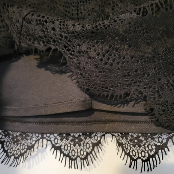 Express short sleeve black lace crop blouse, size L - Picture 2 of 5